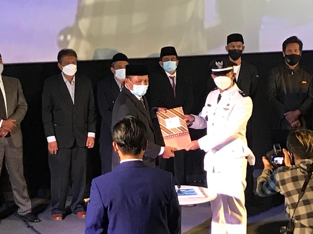 Kades Sayati Nandar Kusnandar Lantik 16 Ketua RW Secara Serentak